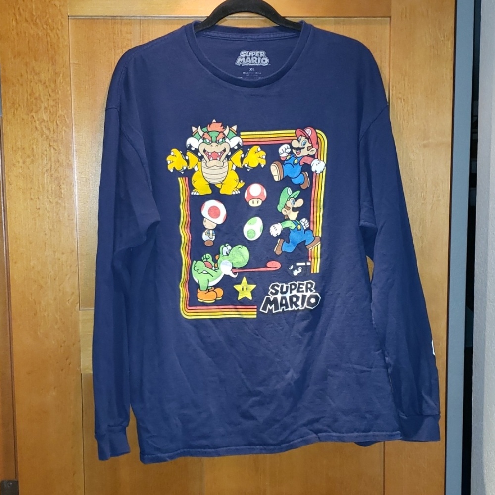 Super Mario Long Sleeve Shirt. Men's Size XL. GUC.